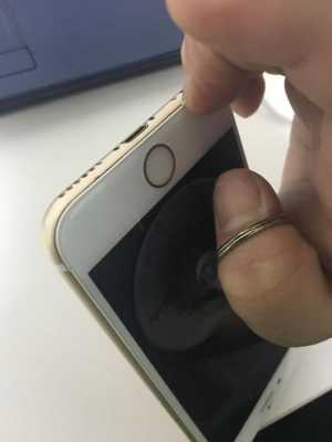 iphone换了屏幕手指划有痕迹（iPhone朗读屏幕的手指）